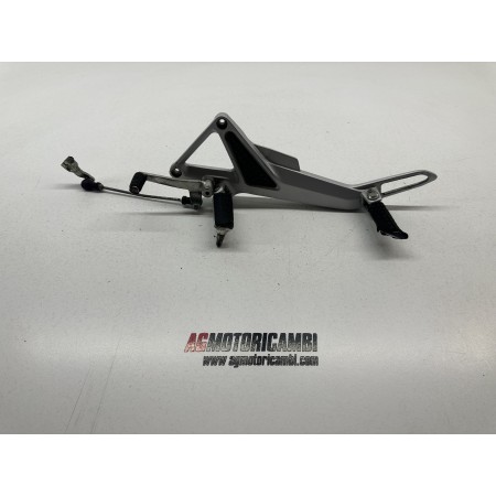 LEFT FOOTREST BRACKET LEFT GEAR SHIFT HONDA HORNET 600 PC25E 2005 2006