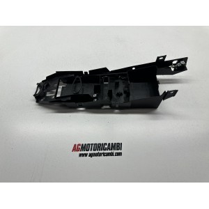 COMPARTIMIENTO DE LA BATERÍA UNDERTAIL YAMAHA FZ8 800... 2