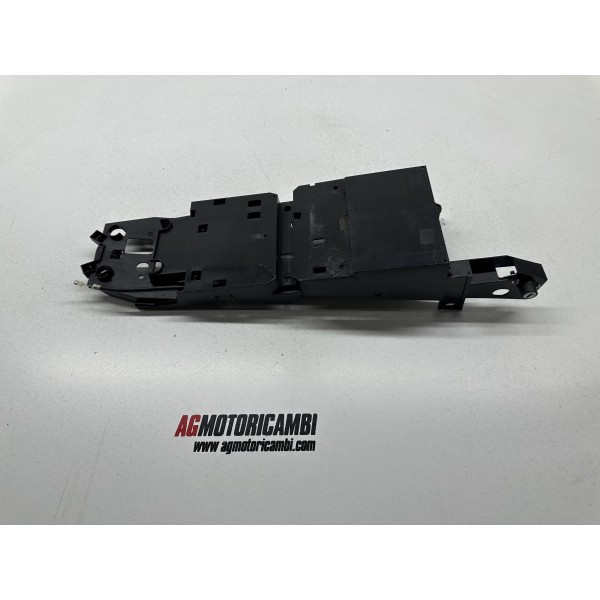 SOTTO CODA VANO BATTERIA YAMAHA FZ8 800 2011-2015
