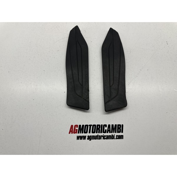 PAIRE DE TAPIS DE SOL SUZUKI BURGMAN AN 400...