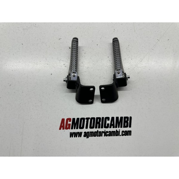 PAIR REAR PASSENGER FOOTPEGS RIGHT LEFT PIAGGIO...