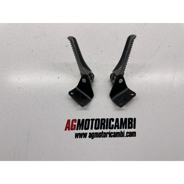 PAIR REAR PASSENGER FOOTPEGS RIGHT LEFT PIAGGIO...